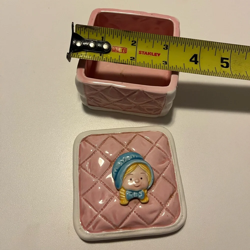 Pink Quilted Ceramic Vanity Set 
Valentine’s Day - Picture 6 of 14